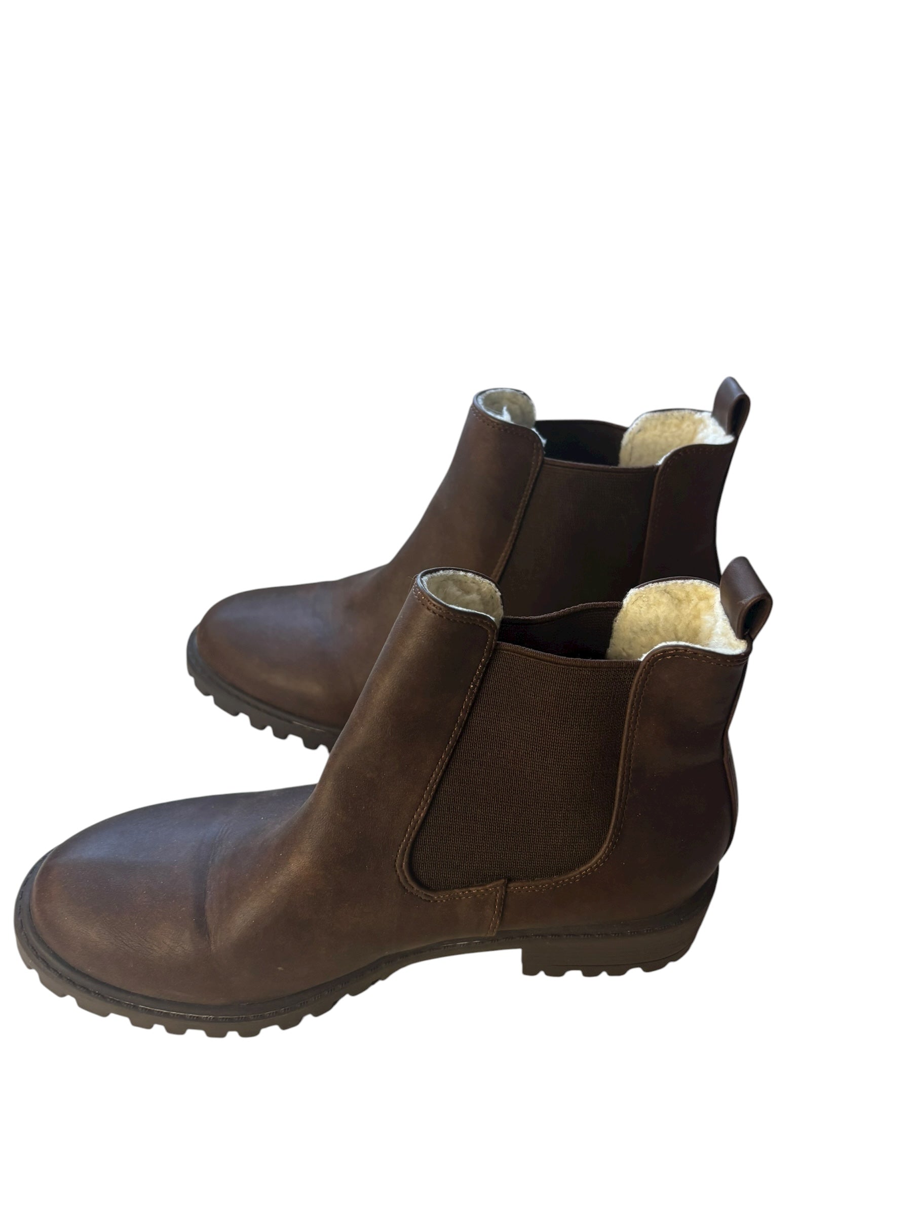 Brown Chelsea Ankle Boots  Lug Sole 1.5" Heel Pull On For Fall Weather Size 7.5