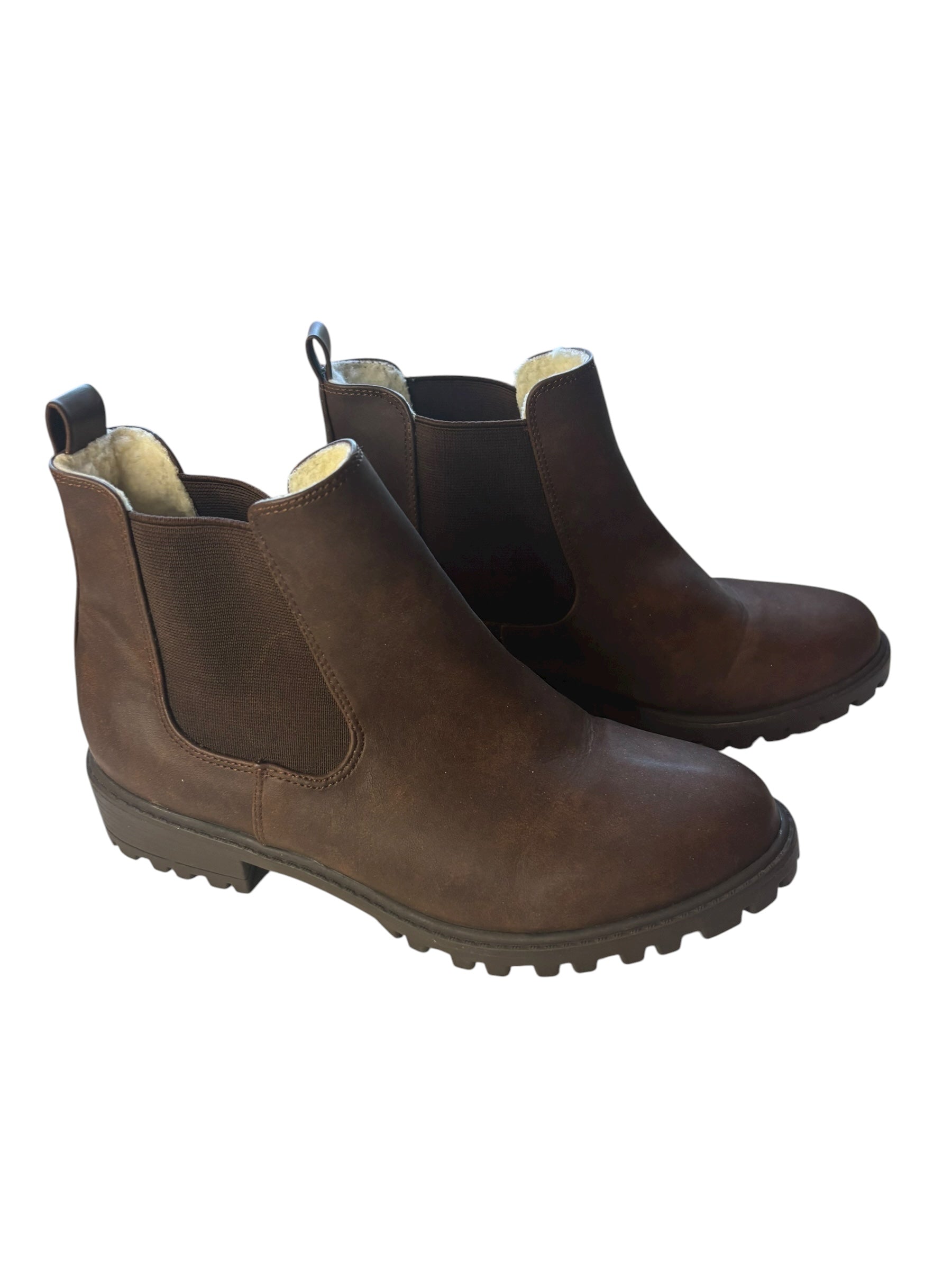 Brown Chelsea Ankle Boots  Lug Sole 1.5" Heel Pull On For Fall Weather Size 7.5